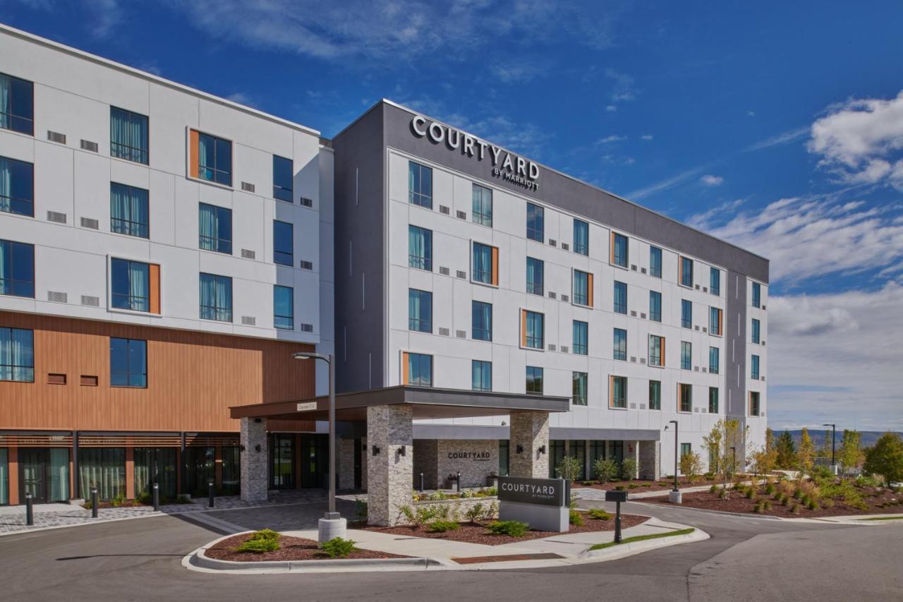 Hotel Courtyard By Marriott Petoskey At Victories Square Exterior foto