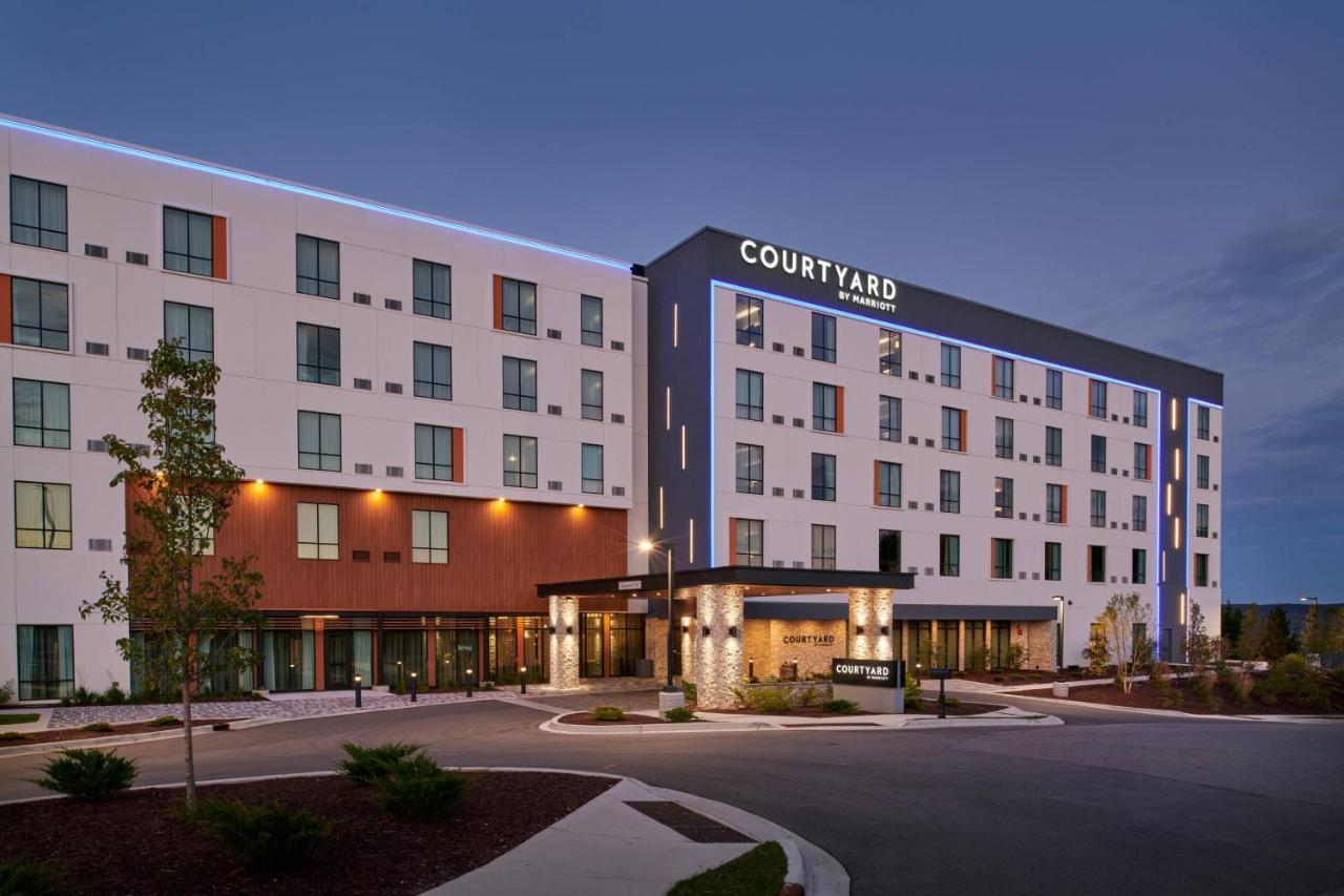 Hotel Courtyard By Marriott Petoskey At Victories Square Exterior foto